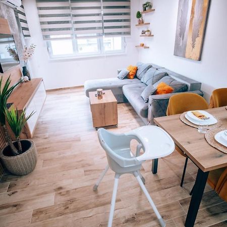 Apartman Lux-Besplatno Koriscenje Zasebne Garaze Sremska Mitrovica Dış mekan fotoğraf