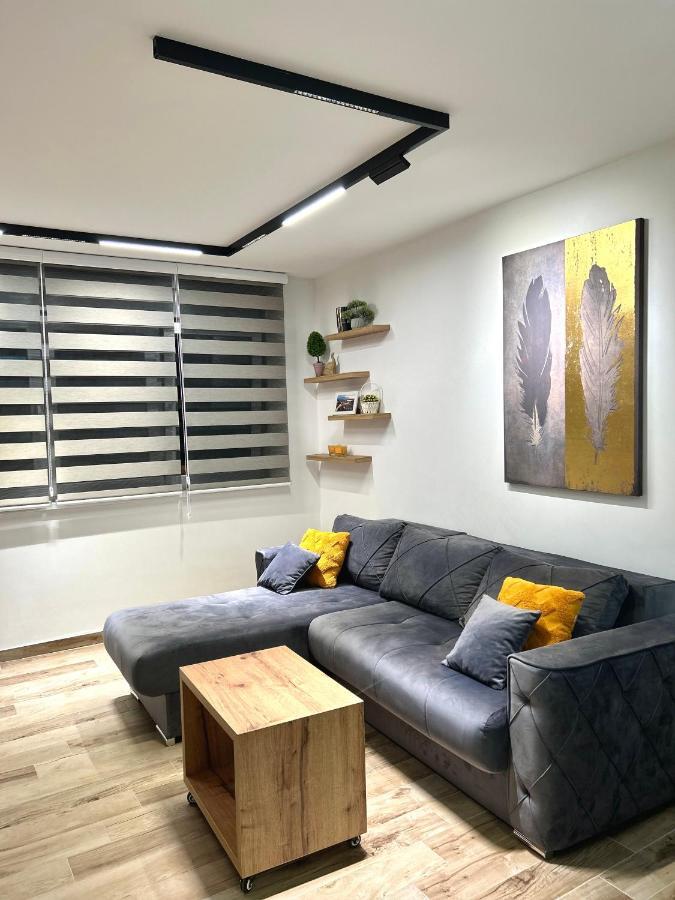 Apartman Lux-Besplatno Koriscenje Zasebne Garaze Sremska Mitrovica Dış mekan fotoğraf