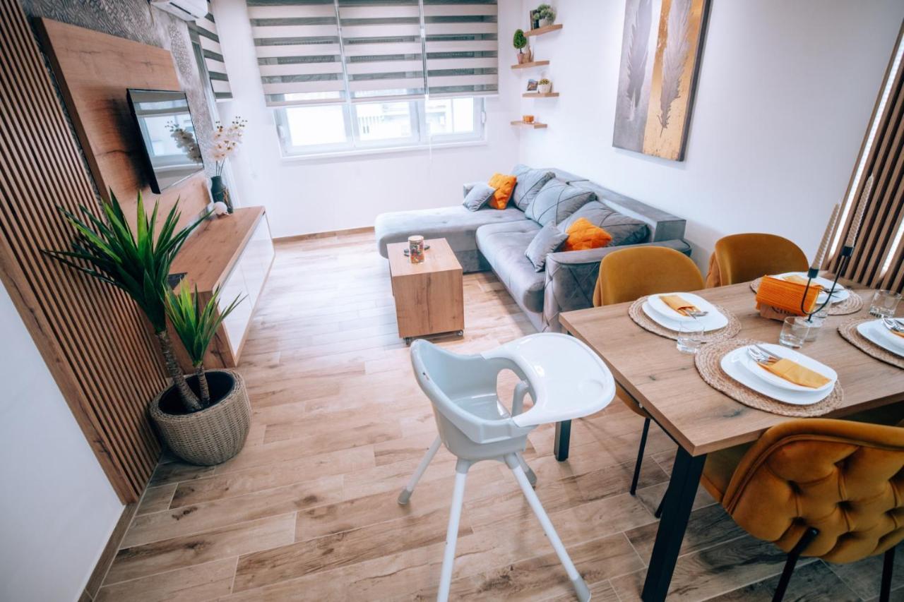 Apartman Lux-Besplatno Koriscenje Zasebne Garaze Sremska Mitrovica Dış mekan fotoğraf