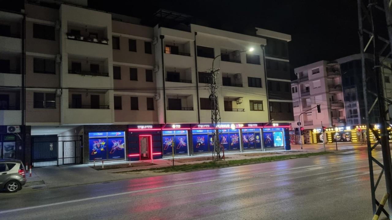Apartman Lux-Besplatno Koriscenje Zasebne Garaze Sremska Mitrovica Dış mekan fotoğraf