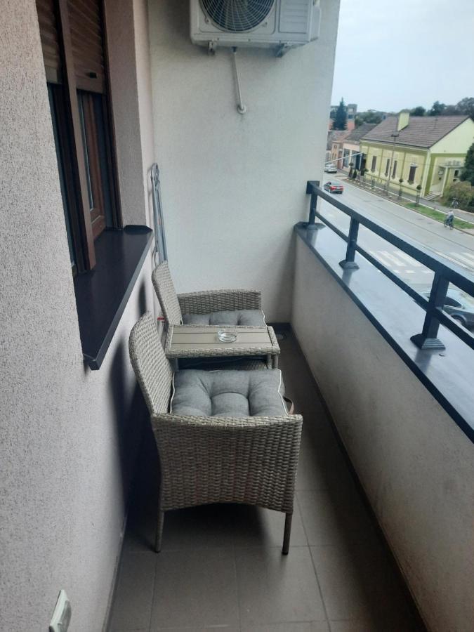 Apartman Lux-Besplatno Koriscenje Zasebne Garaze Sremska Mitrovica Dış mekan fotoğraf