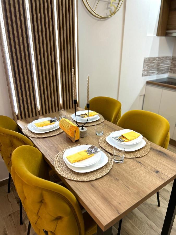 Apartman Lux-Besplatno Koriscenje Zasebne Garaze Sremska Mitrovica Dış mekan fotoğraf